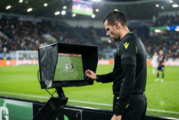 Tiger Scores 365 Understanding the Video Assistant Referee Process: How VAR Works in Soccer - News