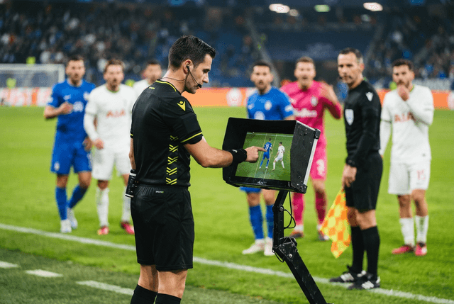 Inside the VAR Protocol for Soccer Offside Decisions: How Video Assistant Referee Tech Works - EPL Live
